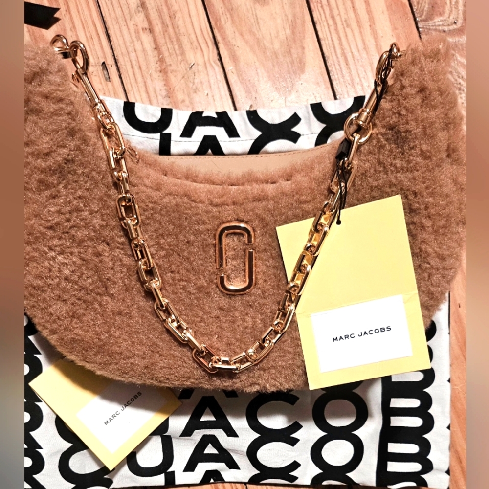 BNWT! MARC JACOBS Teddy Curve Bag